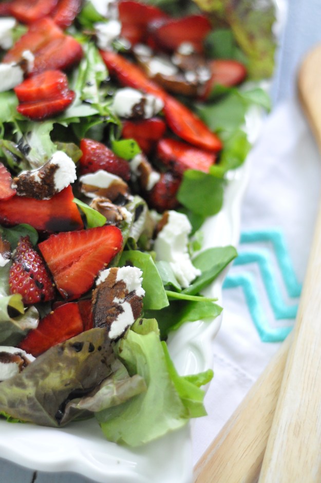 Salad with Strawberries, Goat Cheese and Balsamic Reduction